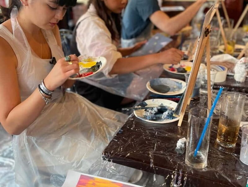 Osaka: Paint and Wine "Japan scenery and Seasons" - Who Should Consider This Experience?