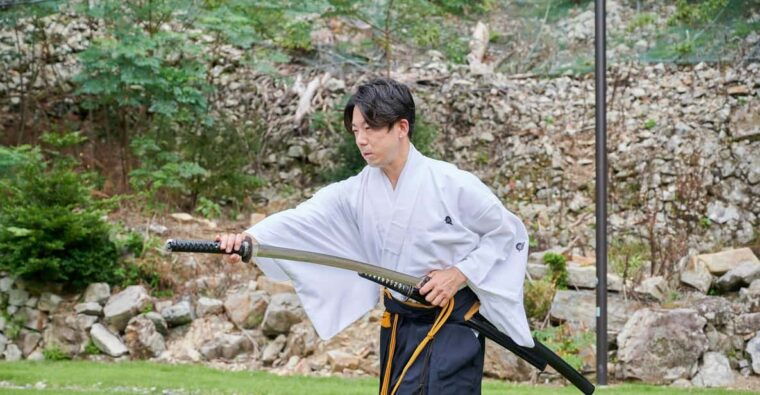 osaka-private-samurai-experience-train-with-sword-master