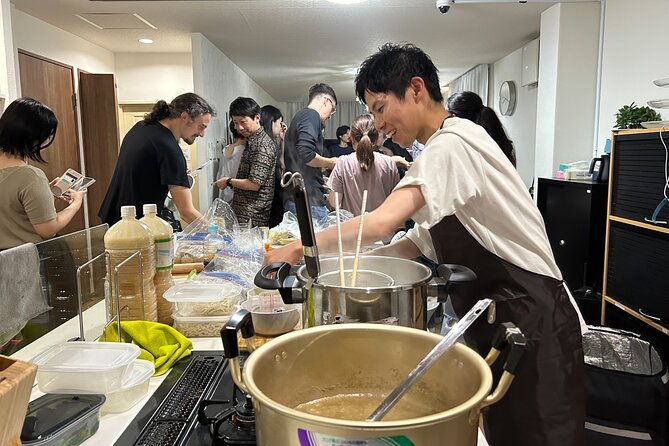 osaka-ramen-cooking-class-and-toasting-party
