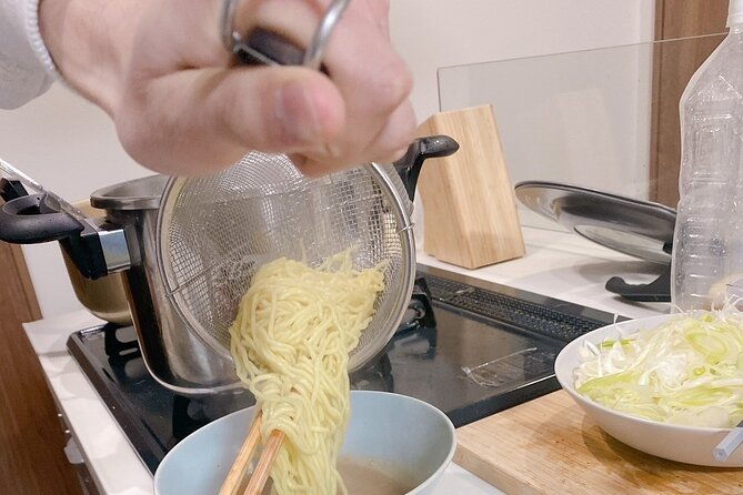 osaka-ramen-cooking-class-and-toasting-party