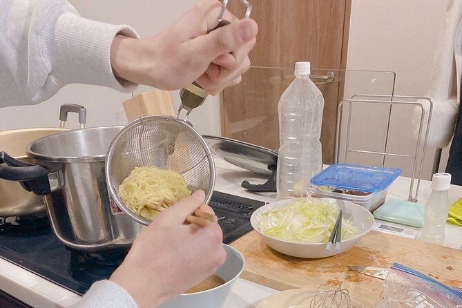 osaka-ramen-cooking-class-and-toasting-party