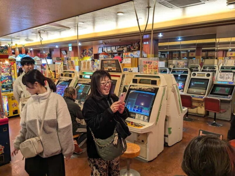 Osaka: Retro & Modern Gaming Adventure in Nipponbashi - Cutting-Edge Gaming Experience Shops