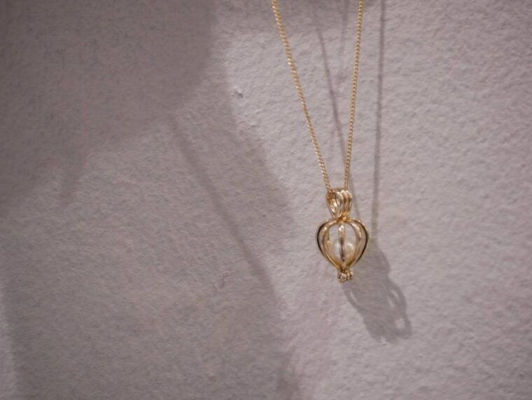 osaka-shinsaibashi-pearl-extraction-experience