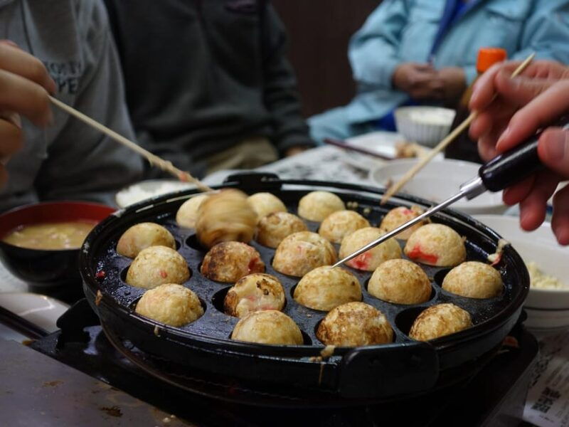 osaka-traditional-japanese-food-walking-tour-with-guide