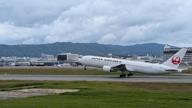 Osaka: UNIQUE Cup Noodles Museum and Planes up close - Transitioning to the Cup Noodles Museum