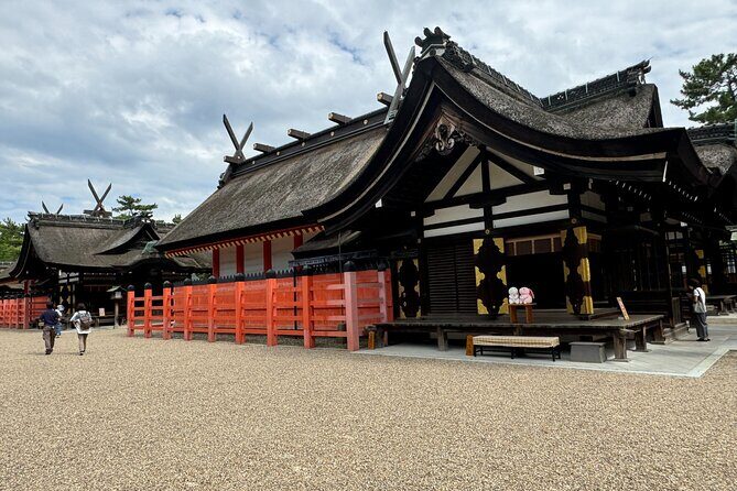 Osakas Hidden Gem: Sumiyoshi Taisha Shrine Tour in 90 Minutes - The Sum Up