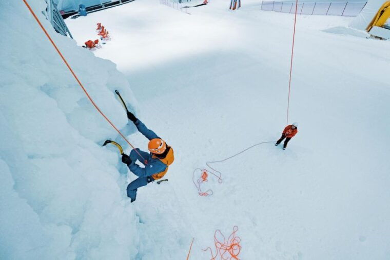 oslo-guided-ice-climbing-experience-at-sno-ski-dome