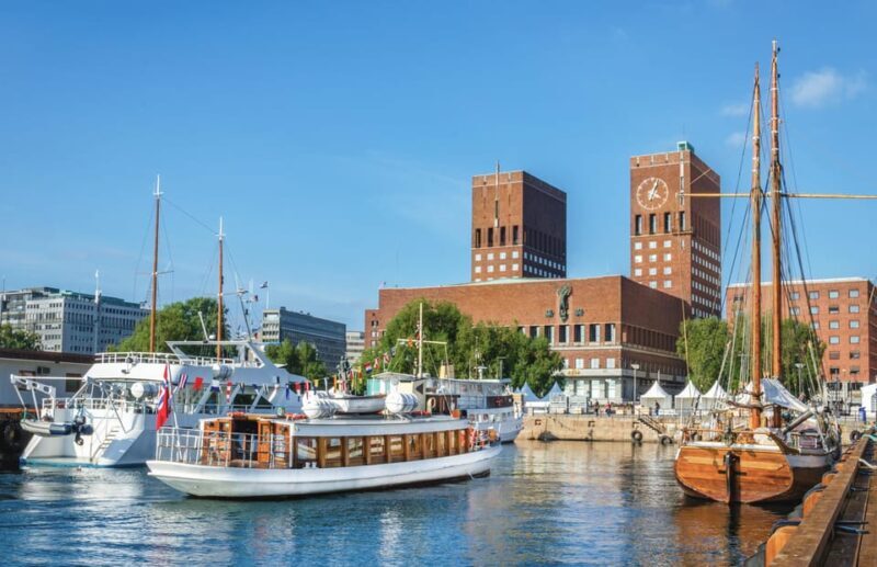 Oslo: Guided Walking Tour of Central Oslo with Local Guide - Group Size and Language Options