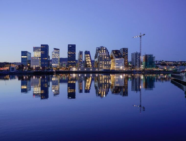 oslo-skyline-in-winter-with-fish-soup-cruise