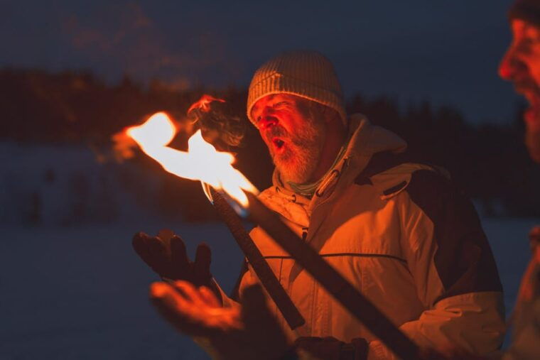 oslo-snowy-forest-torchlight-walk-with-campfire