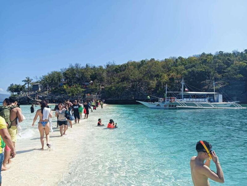 oslob-whaleshark-watching-tumalog-falls-sumilon-island