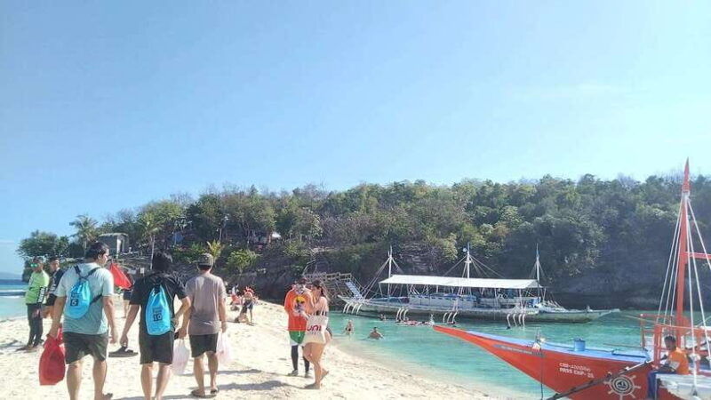 oslob-whaleshark-watching-tumalog-falls-sumilon-island