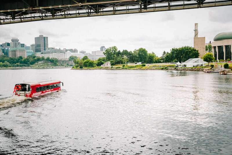 ottawa-bilingual-guided-city-tour-by-amphibious-bus