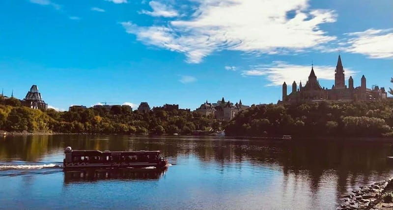 ottawa-bilingual-guided-city-tour-by-amphibious-bus