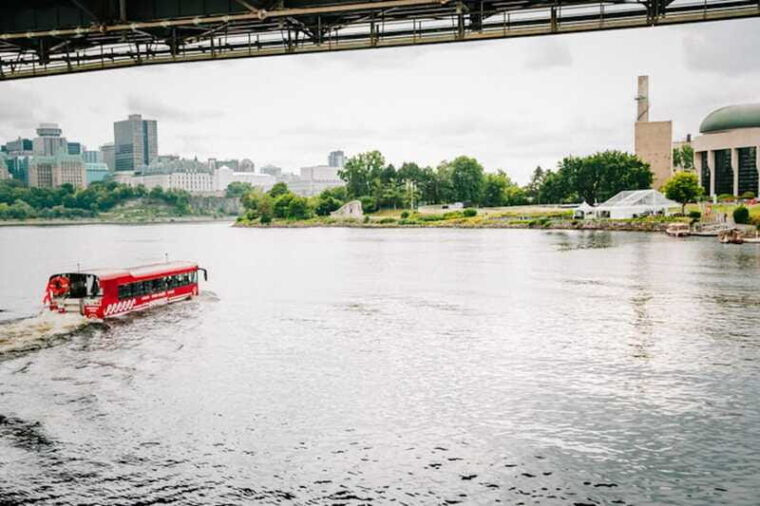 ottawa-bilingual-guided-city-tour-by-amphibious-bus