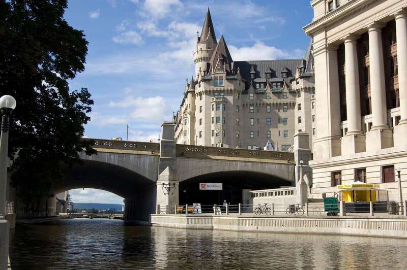 ottawa-guided-bike-tour-through-ottawa-and-gatineau