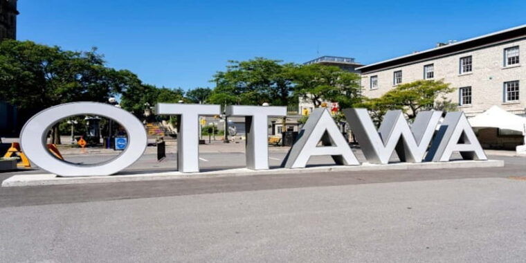 ottawa-small-group-walking-tour-with-boat-cruise