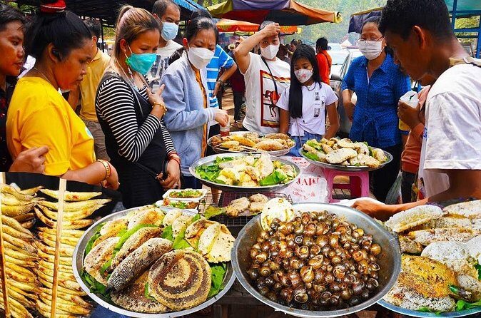 Oudong Mountain Full Day Private Tour - Oudong Market: Taste of Local Life and Street Food