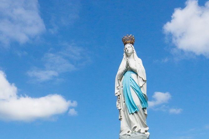 our-lady-of-lourdes-guided-tour-on-foot-of-the-sanctuary