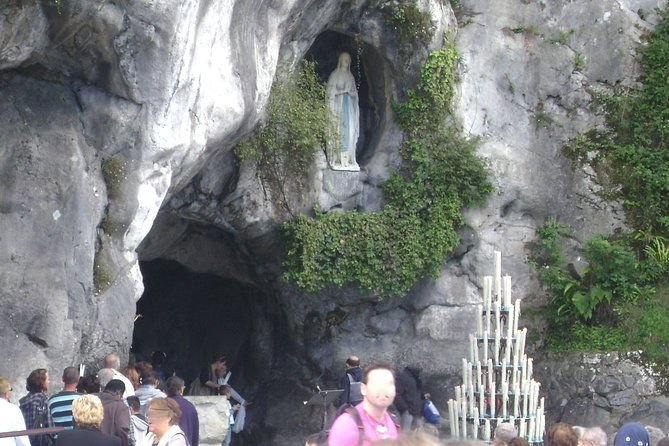 our-lady-of-lourdes-guided-tour-on-foot-of-the-sanctuary