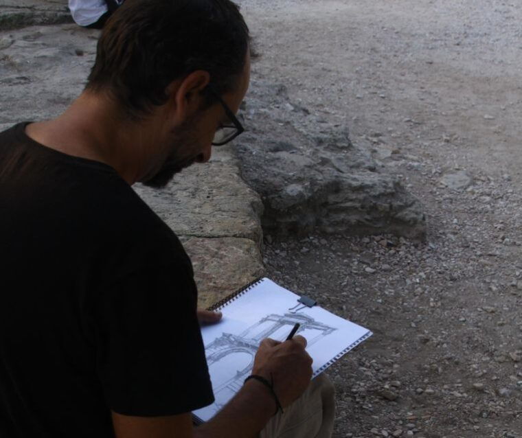 outdoor-drawing-class-in-the-old-center-of-athens