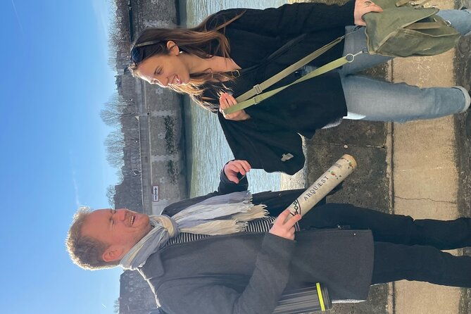 outdoor-escape-game-in-paris-the-stone-of-nicolas-flamel