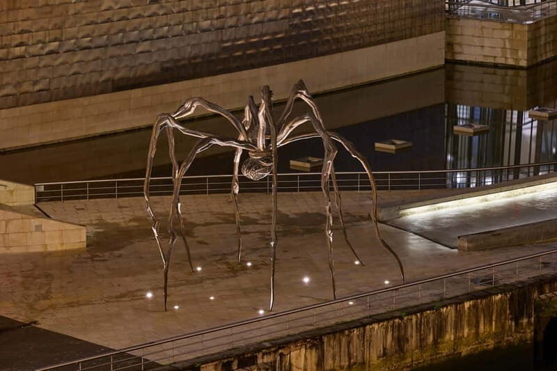 Outdoor guided visit and access to Guggenheim Museum (ES) - Discovering the Guggenheim Bilbao: Architecture and Art in Harmony  