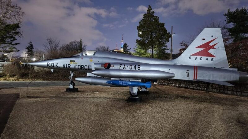 outdoor-tour-of-the-war-memorial-museum-of-korea