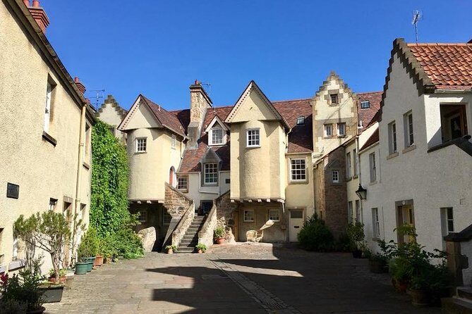 Outlander Walking Tour of Edinburgh's Old Town - The Tour Experience: What to Expect