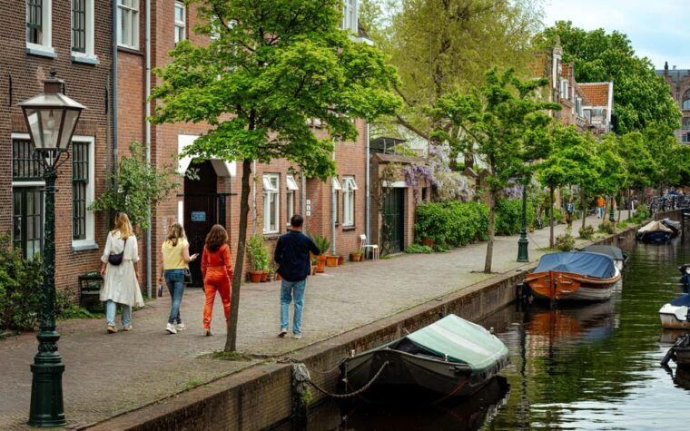 outside-escape-amsterdam-with-your-friends-and-have-fun