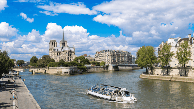 outside-ile-de-la-cite-tour-with-crypt-access-and-cruise