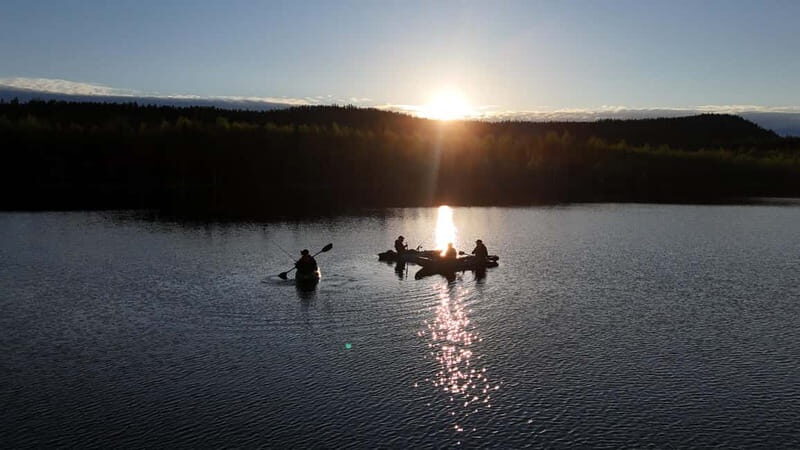 Överkalix: Midnight Sun Kayaking Tour with Dinner - The Experience in Detail