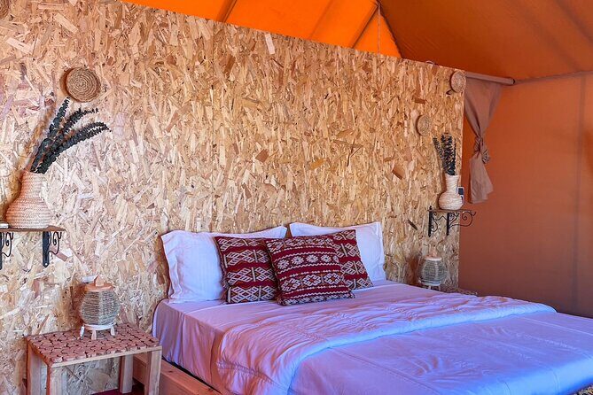 Overnight stay in the Agafay Desert, Deluxe Tent with Show and Swimming Pool - Facilities and Extras