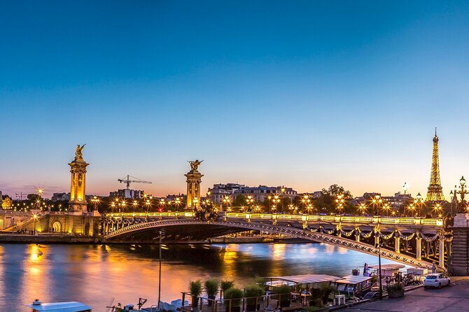 overnight-stay-onboard-paris-seine-river-dinner-with-cruise
