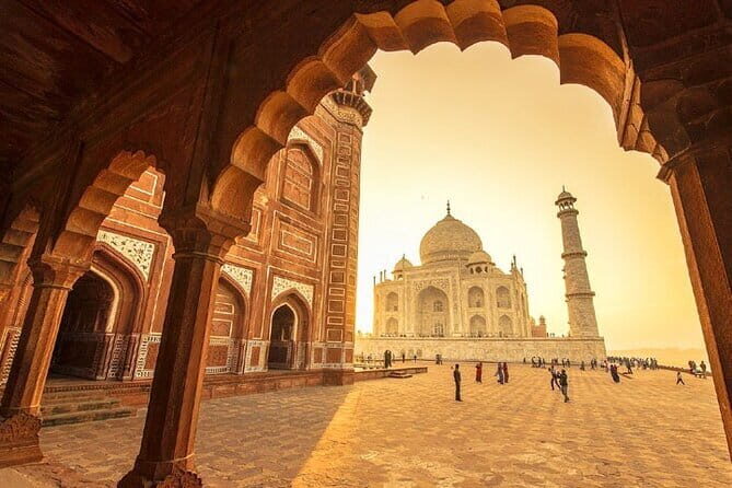 Overnight Taj Mahal and Agra Tour from Delhi - The Journey Begins: From Delhi to Agra
