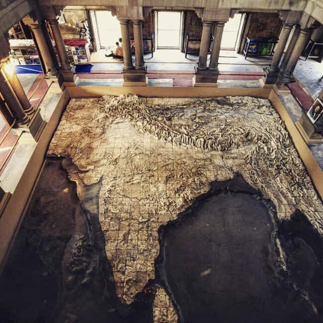 OVERNIGHT VARANASI TOUR - Day 1: Arrival and Temple Visits