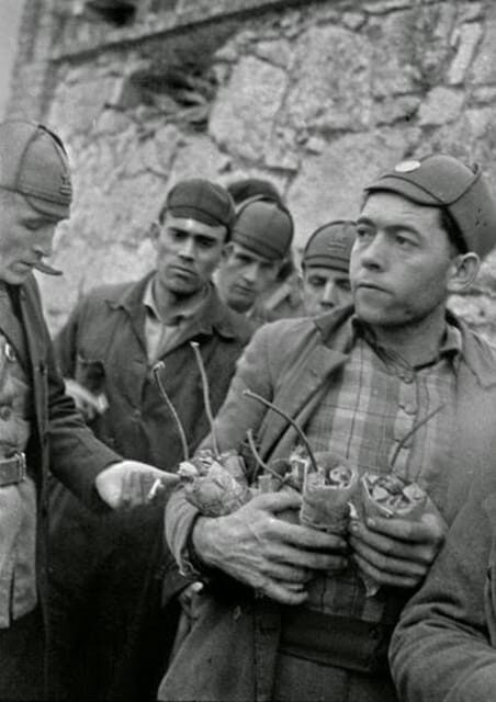 Oviedo: Tour de la Revolución de 1934 - An In-Depth Look at the Oviedo Revolution Tour