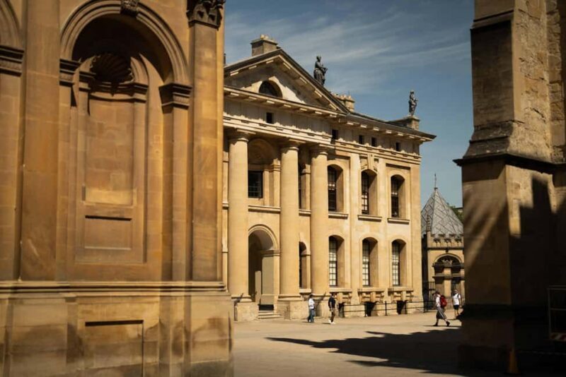 Oxford: Alumni-led Walking Tour w/opt New College - Discovering Oxford Through the Eyes of Its Alumni