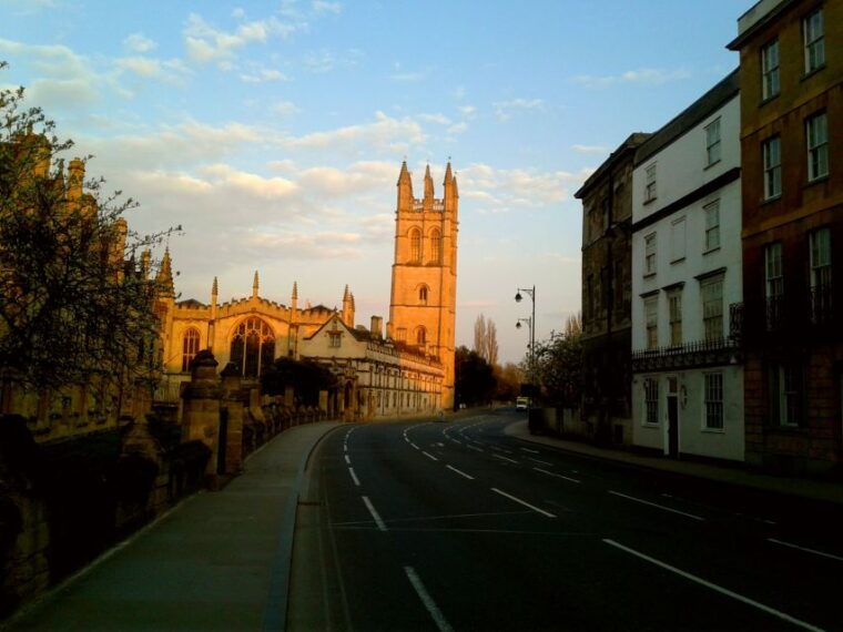 oxford-chauffeured-punting-river-with-optional-walking-tour