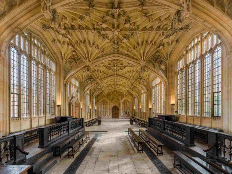 oxford-harry-potter-walking-tour-including-new-college