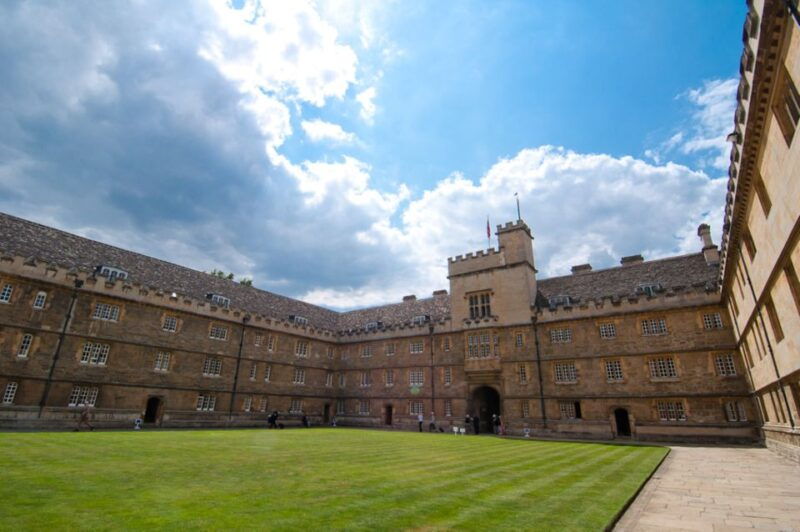 oxford-pre-raphaelite-walking-tour-with-exeter-college