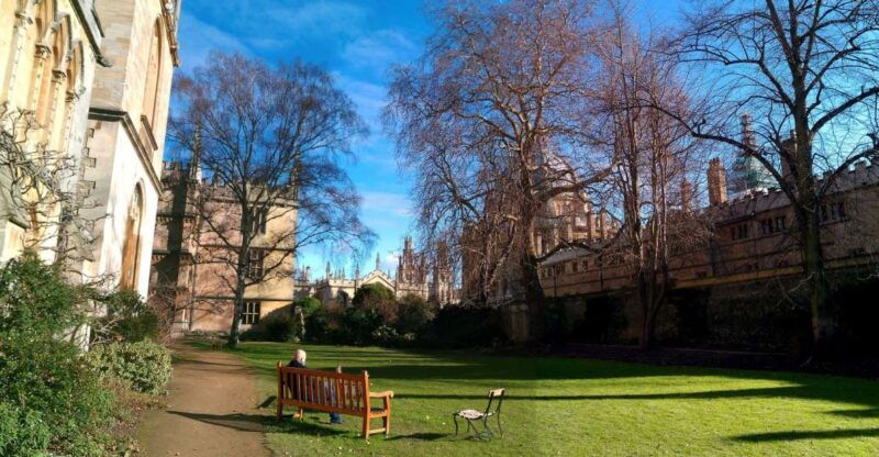 oxford-pre-raphaelite-walking-tour-with-exeter-college
