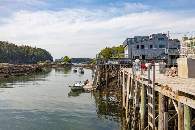 oyster-and-wine-tasting-in-a-cozy-seaside-lodge