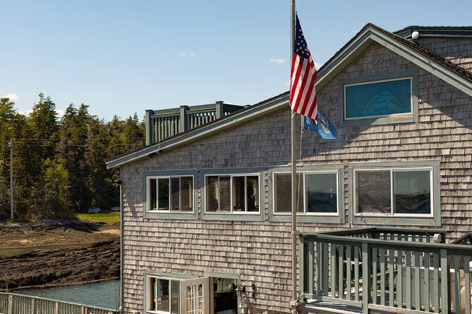 oyster-and-wine-tasting-in-a-cozy-seaside-lodge