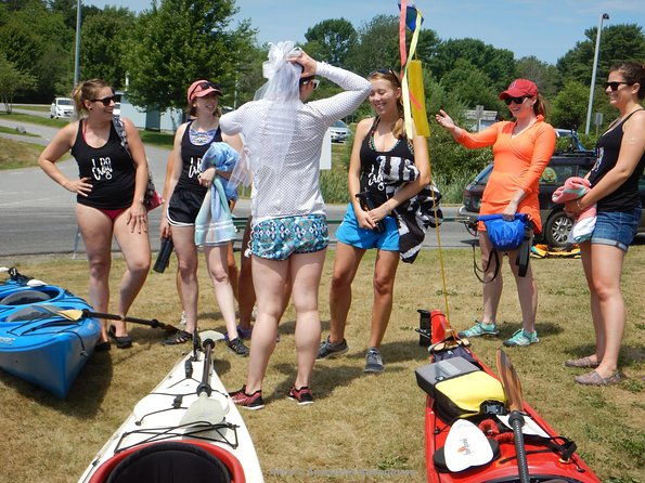oyster-farm-complimentary-tasting-sea-kayak-tour-in-casco-bay-2