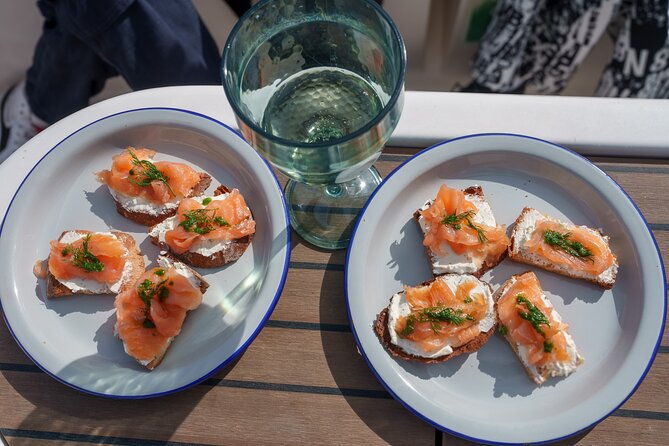 oyster-odyssey-barcelonas-premier-sailing-and-seafood-adventure