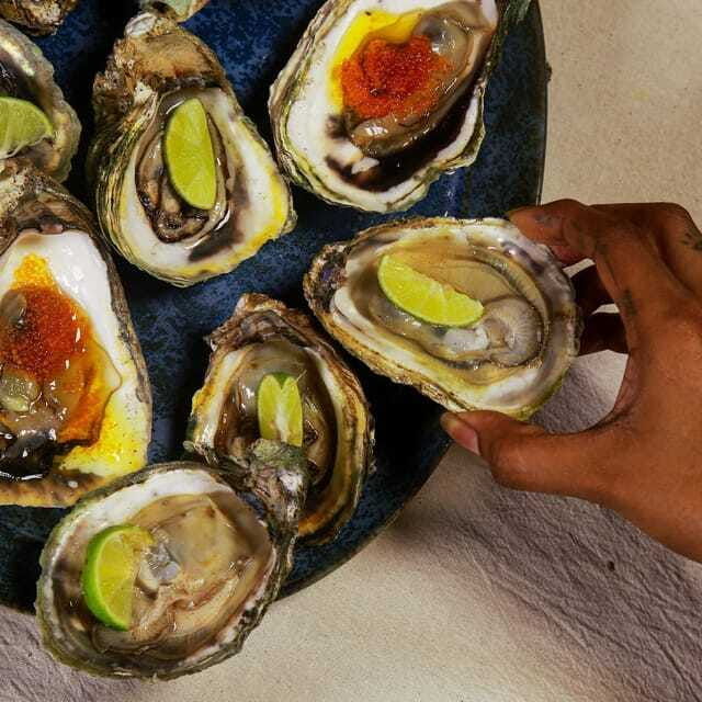 oyster-platter-with-wine-by-unawatuna-beach
