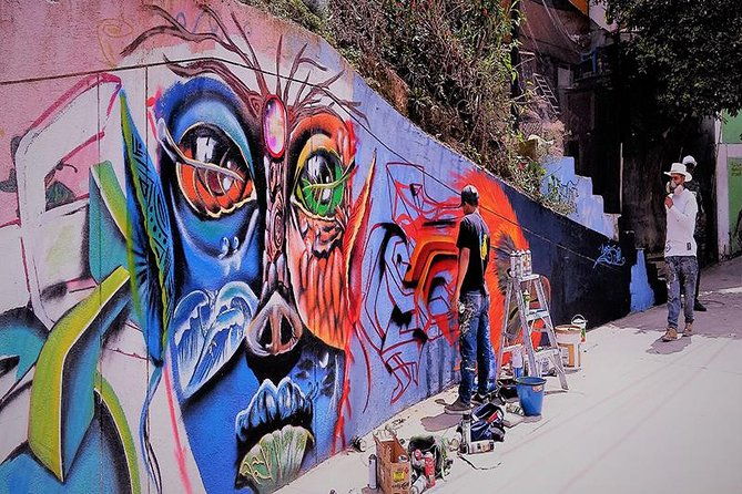 pablo-and-comuna-13-with-cable-car