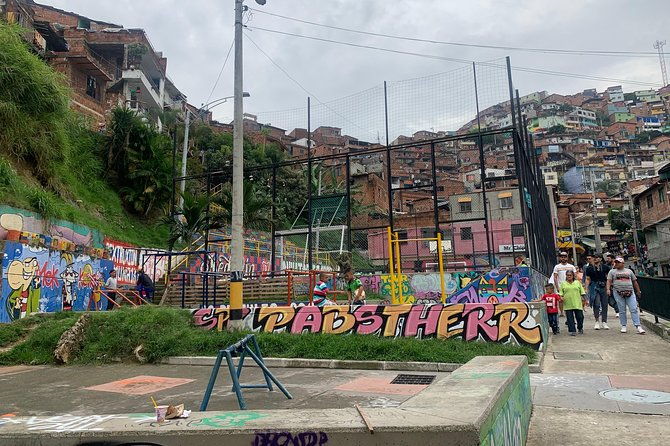 pablo-escobar-comuna-13-tour