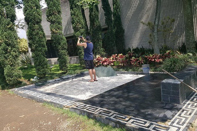 pablo-escobar-private-group-tour-including-la-catedral-jail-in-medellin